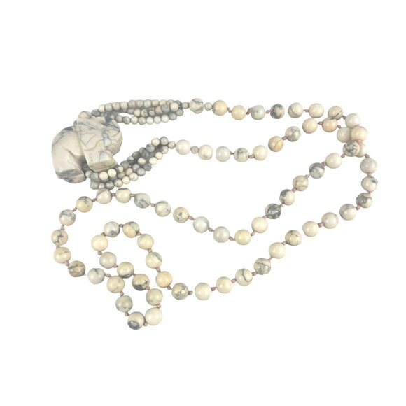 Vintage White Howlite Beaded Necklace With Elephant Pendant  30" Long - Picture 7 of 7